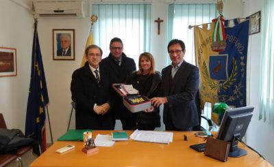 foto da sx dott. Francesco Ruggieri, Sig.a Giorgia Mascolo, il dott. Mario Volpe, dietro l'avv. Francesco D' Errico